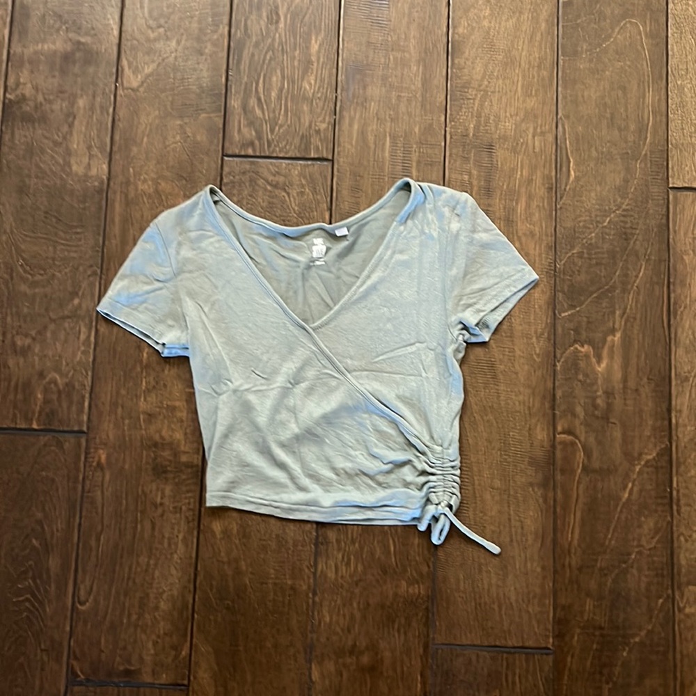PACSUN CROPPED TEE SIZE XS VERY CUTE GREAT CONDITION